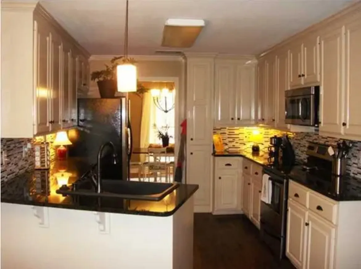 3 bed, 2100 sqft, $2,500 — Photo 4