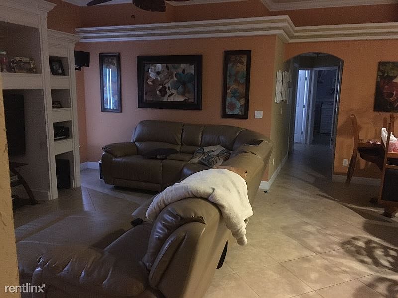 1st image of 1702 SW Cashmere Blvd