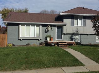 7413 Airline Ave, Urbandale, IA 50322