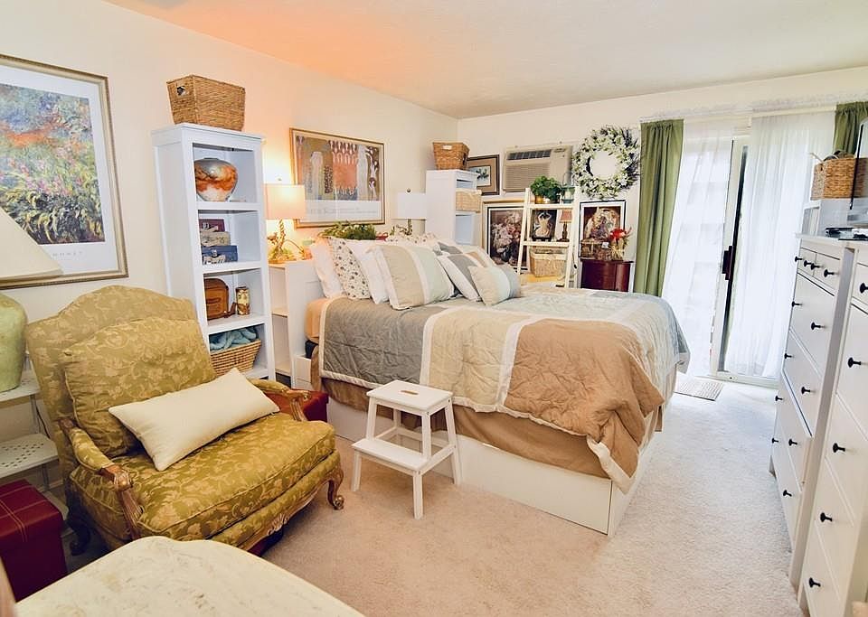 2nd image of 1197 Grafton St Unit 54