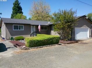534 Page Rd, Winchester, OR 97495