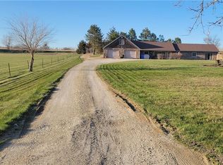 20190 Parallel Rd, Tonganoxie, KS 66086