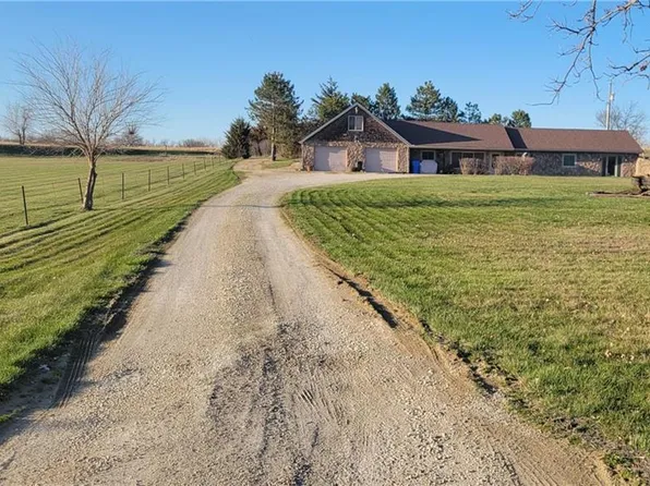 20190 Parallel Rd, Tonganoxie, KS 66086