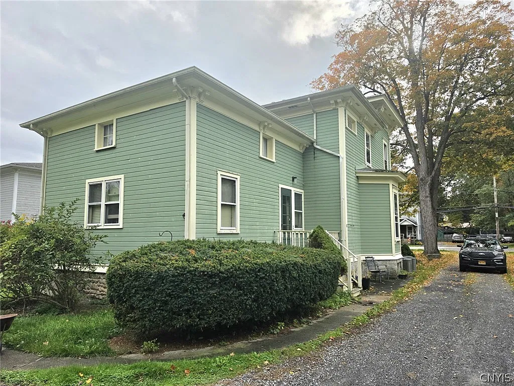 2 bed, 1.0 bath, 3128 sqft, $1,400 — Photo 4