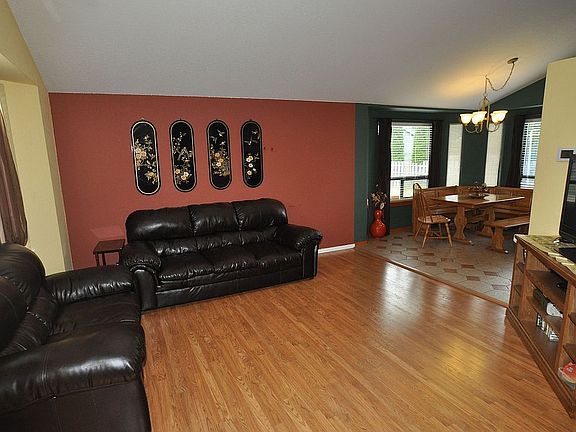 4th image of 907 150th Street Ct E