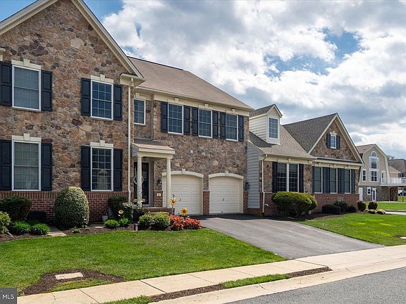 3rd image of 5 Charger Ln