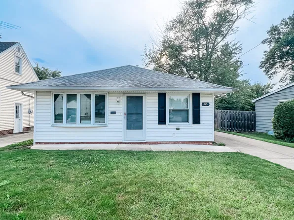 496 E 300th St, Willowick, OH 44095