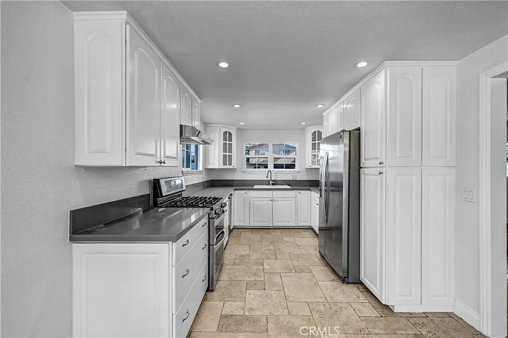 4 bed, 1654 sqft, $4,500 — Photo 3
