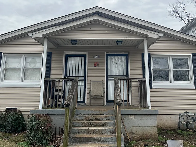 2411 Scovel St #A — Photo 1