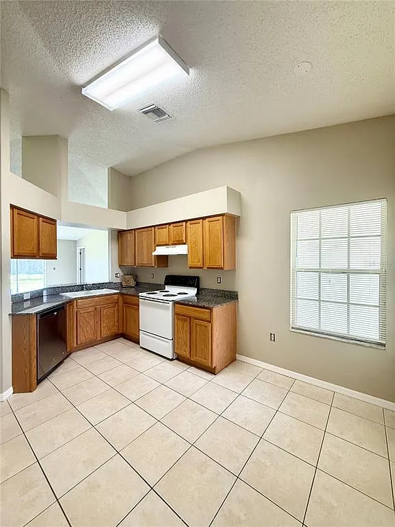 4 bed, 2.0 bath, 1544 sqft, $2,000 — Photo 3
