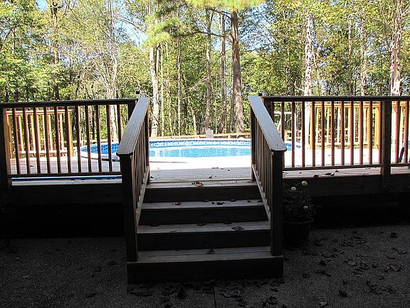 4th image of 150 Leonard Ln
