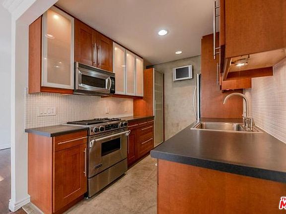 4th image of 1275 Havenhurst Dr
