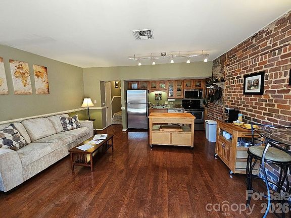 3rd image of 229 N Poplar St APT 3