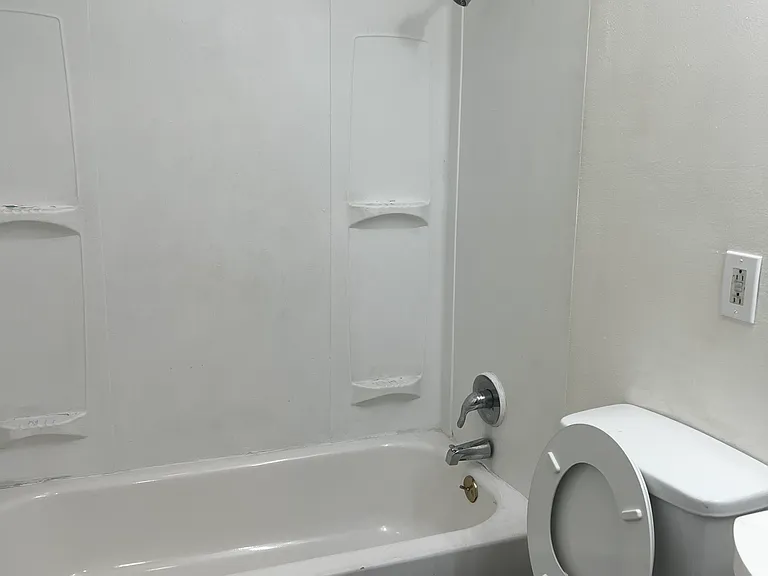 100 Tabor Ave #2 — Photo 4