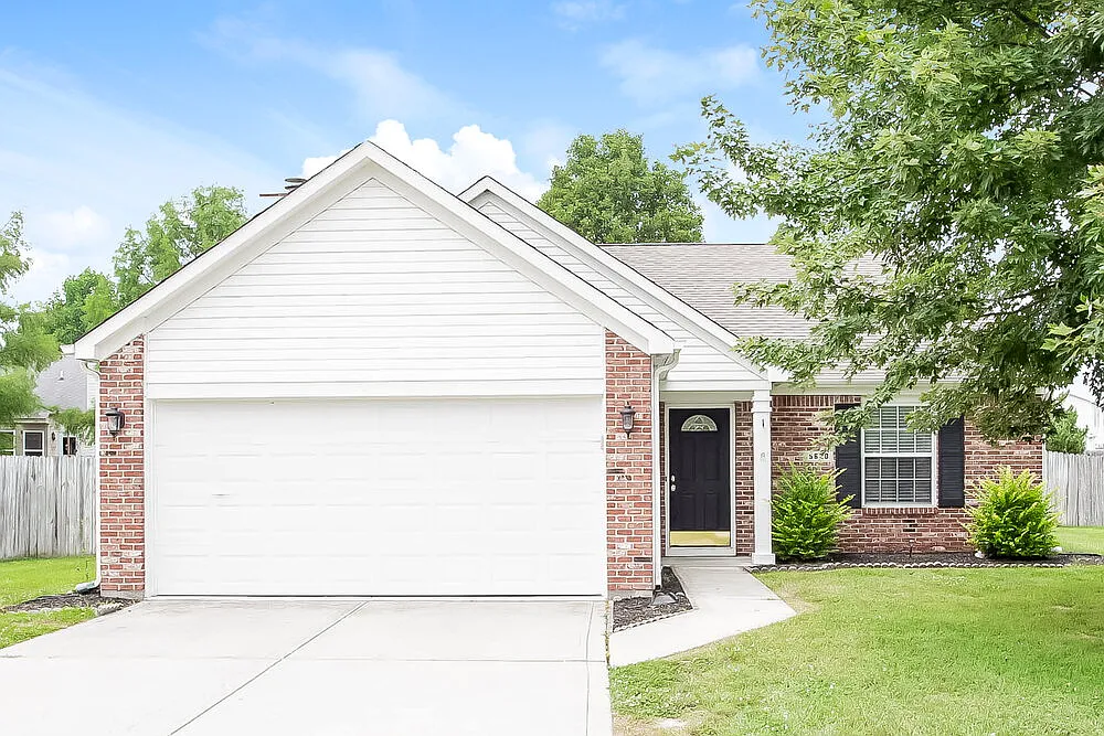 3 bed, 2.0 bath, 1350 sqft, $2,140 — Photo 1