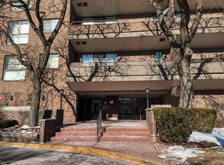 5 E Carriageway Dr APT 201, Hazel Crest, IL 60429