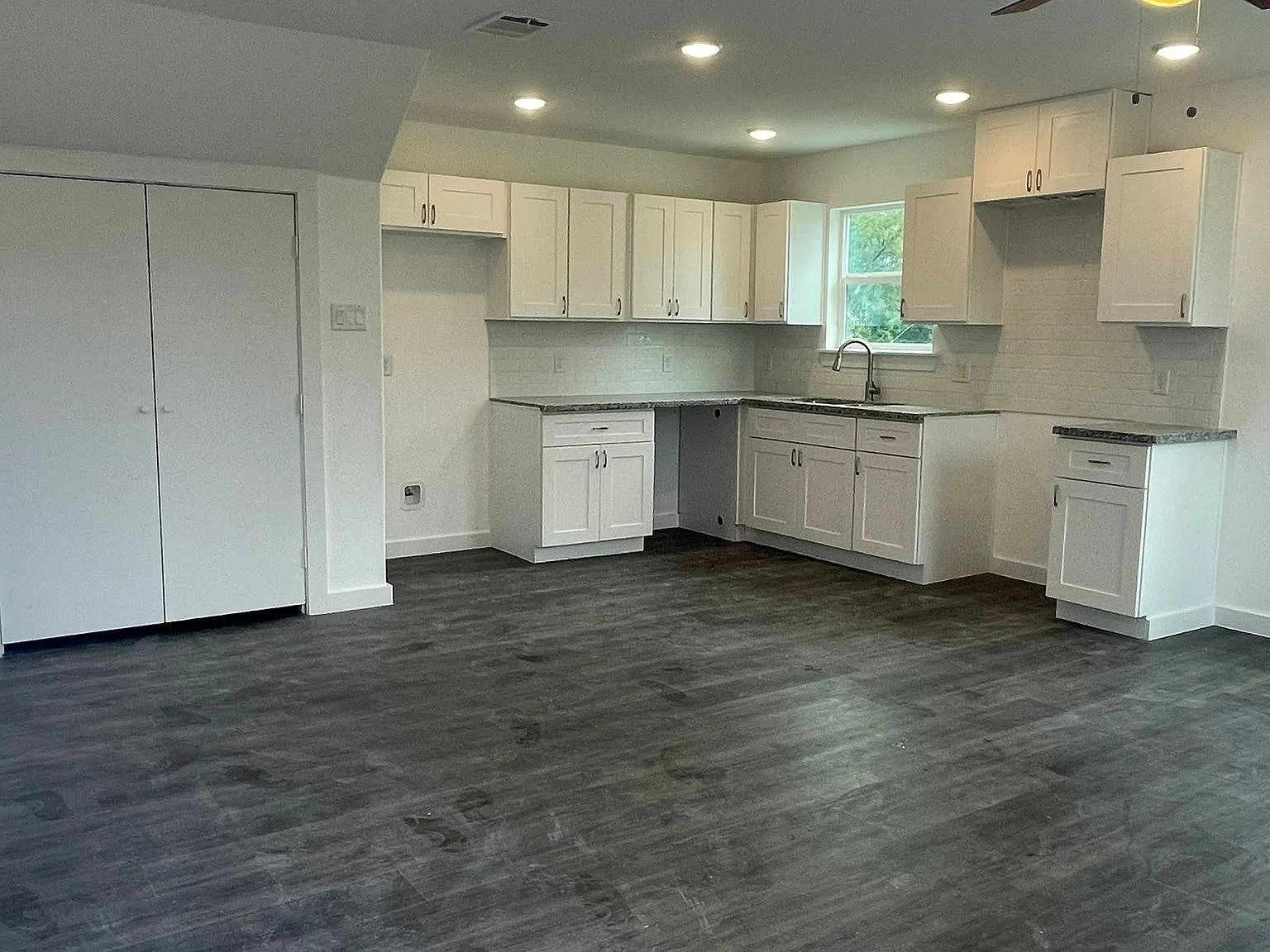 3 bed, 1150 sqft, $1,604 — Photo 1