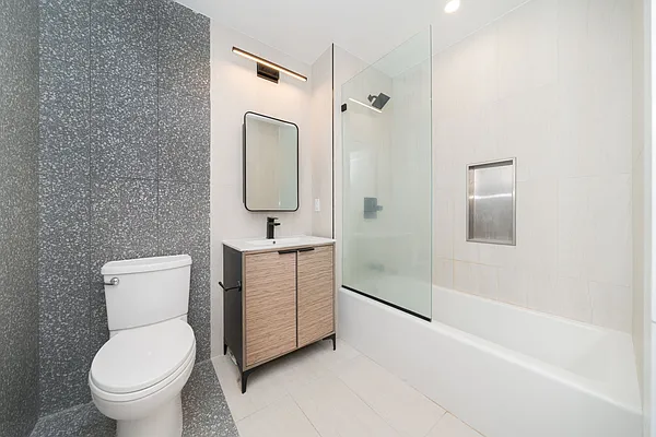 Bathroom, photo 1