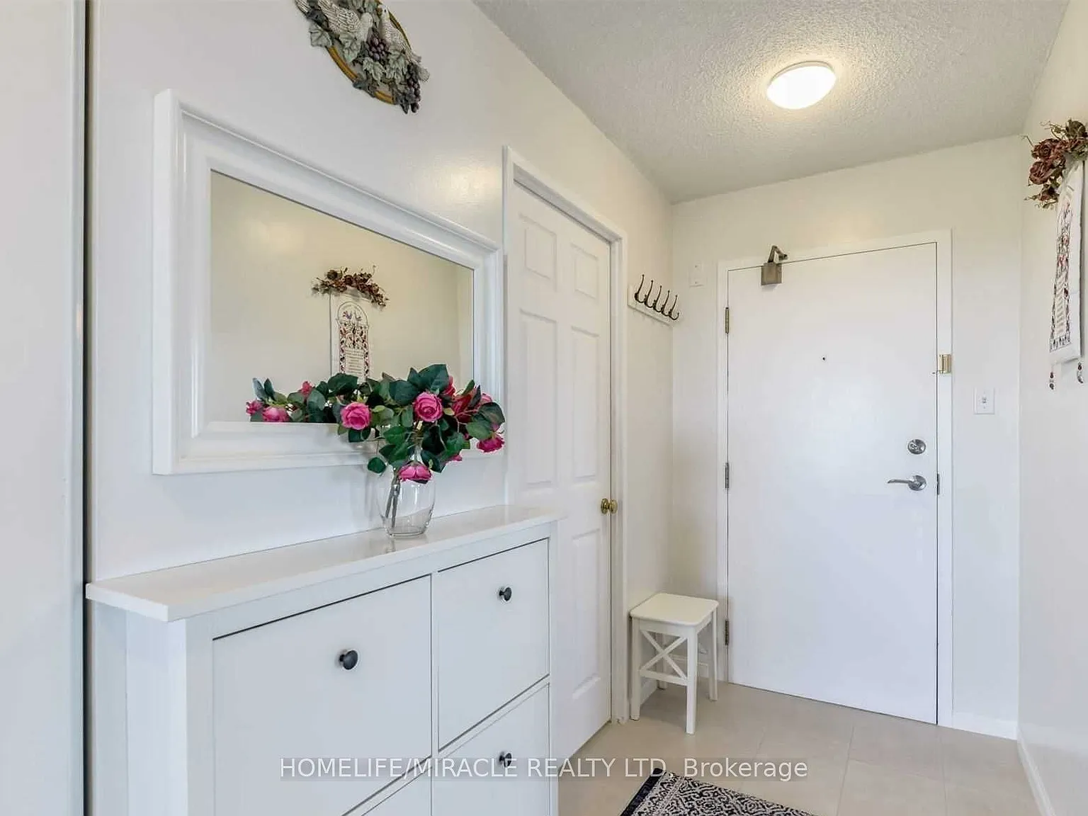 Laurelcrest Towers — Photo 4