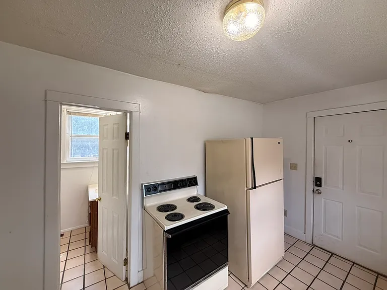 520 Oak St #1 — Photo 4