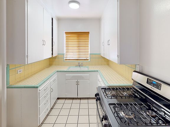 3rd image of 1375 N Pearl St APT 5