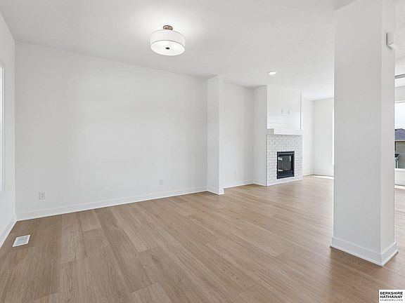 3rd image of 21433 Y St