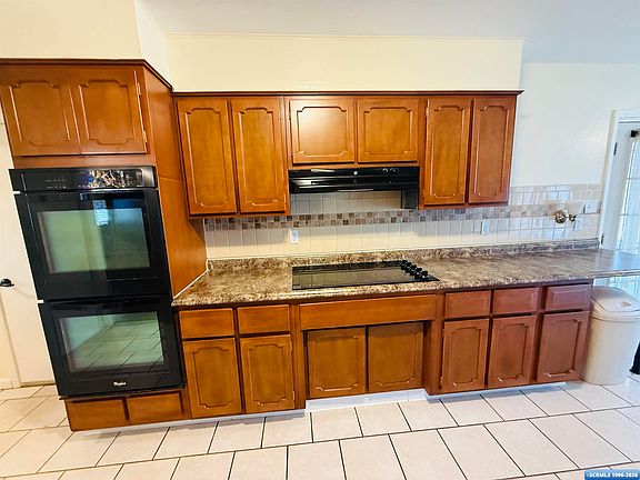 5th image of 2101 N Juniper Ave
