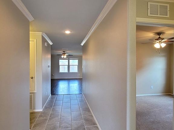 3rd image of 1239 Foxglove Ln