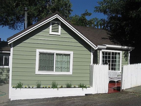 Front view from Elmer St
