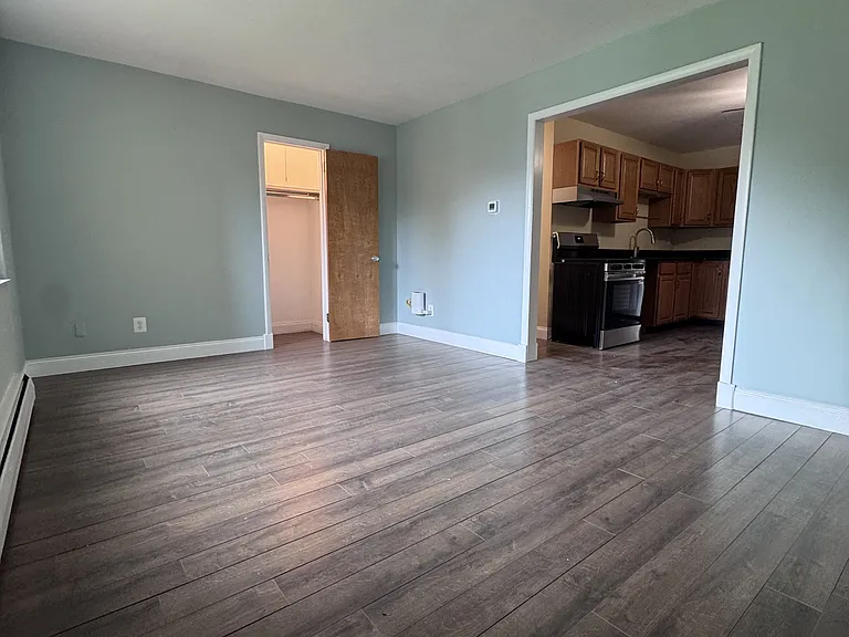 400 Riverside Dr #13 — Photo 3
