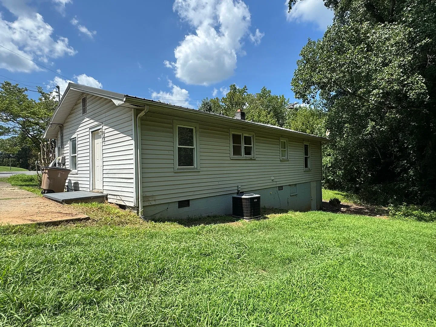 3/1 House in Shelby, NC — Photo 3