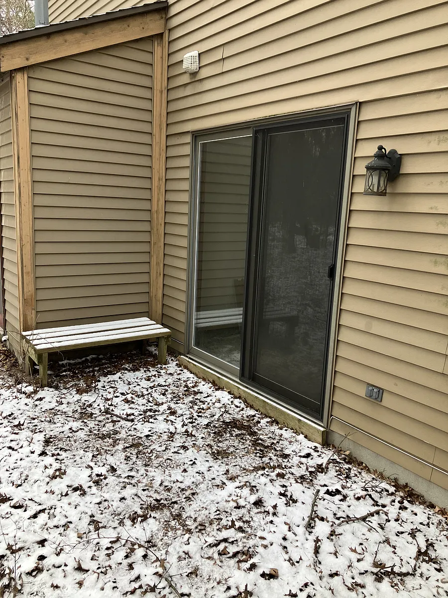 Slider from living room to side yard - 2716 Kragspough Ct