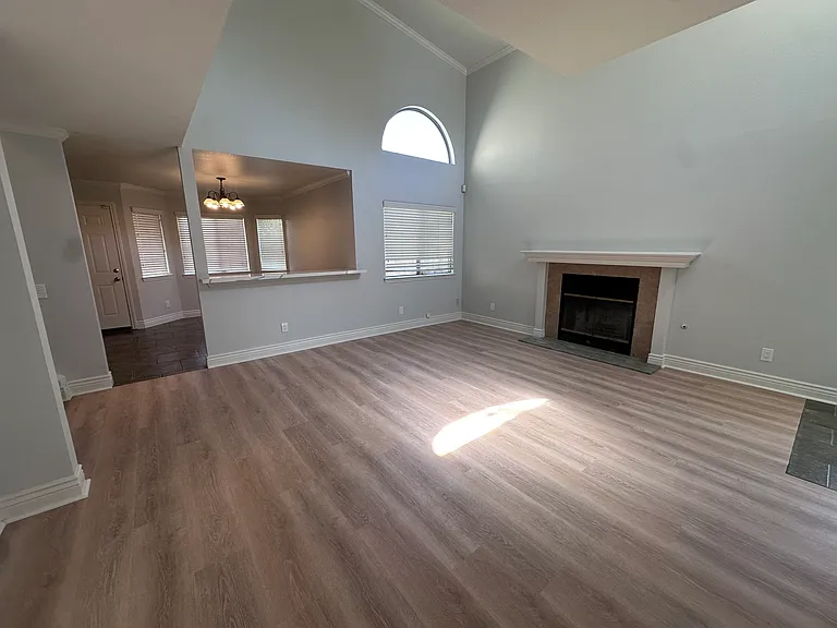 4981 Yvonne Way — Photo 3