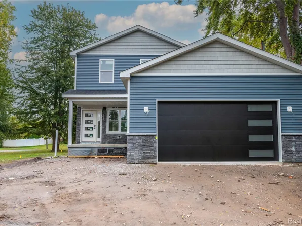 39856 Elmite St, Harrison Township, MI 48045