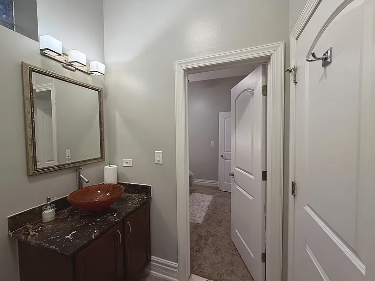 4852 S Prairie Ave #1B — Photo 7