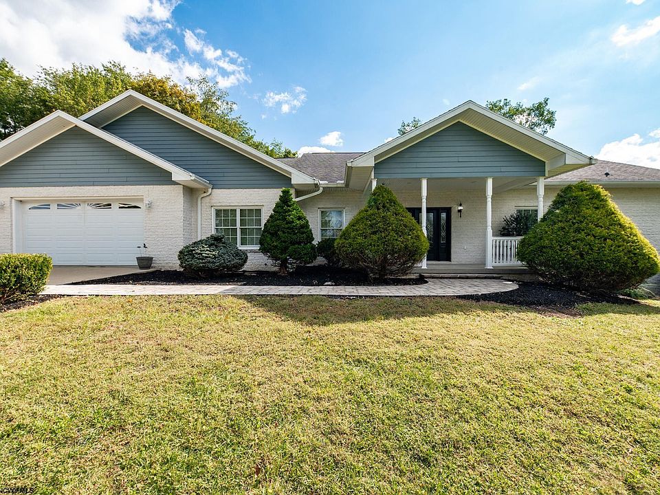 1st image of 262 Deerfield Cir