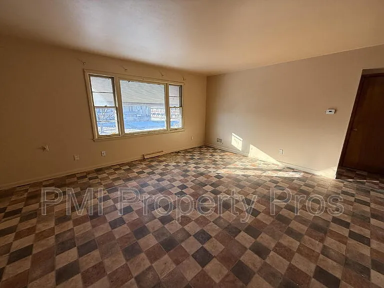 5140 N 84th St — Photo 5