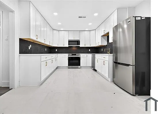 4 bed, 2082 sqft, $2,800 — Photo 4