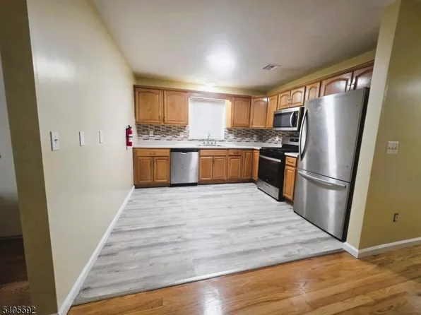 94 Palm St #1, Newark, NJ 07106