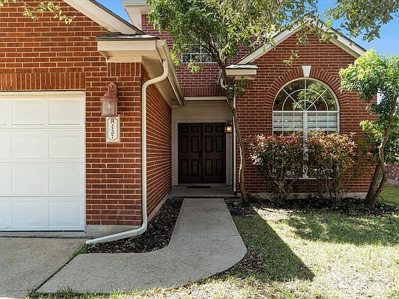 3rd image of 2207 Clover Ridge Dr