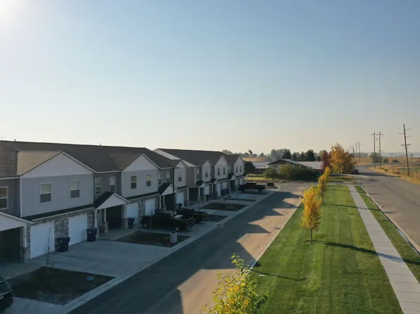 520 Sugar Beet Dr, Sugar City, ID 83448