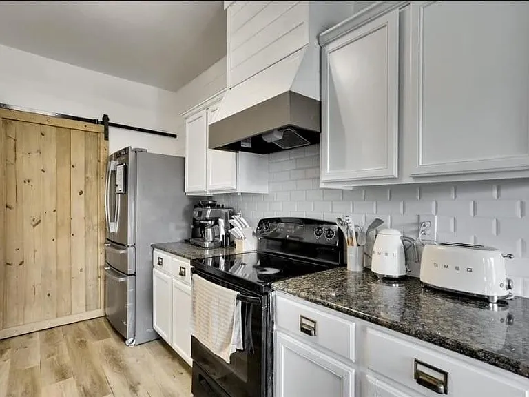 6715 Plum Springs Ln — Photo 13