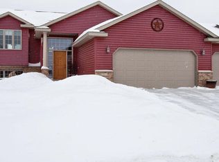 811 Rodeo Dr SE, Pine Island, MN 55963