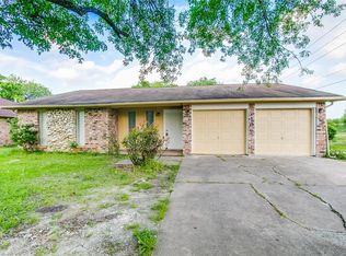 7106 Kings Dr, Baytown, TX 77521