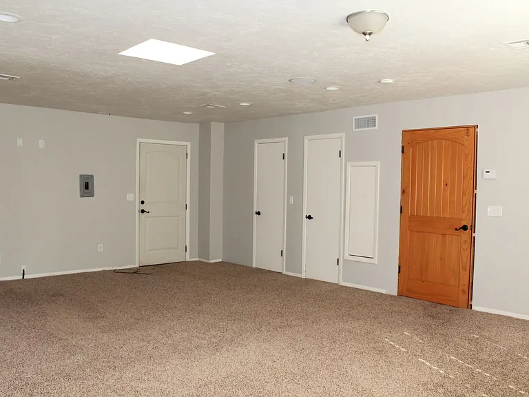 2217 Laneway Cir — Photo 30