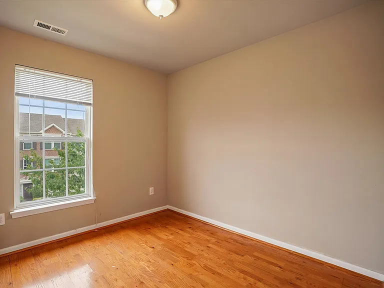 405 Joshua Ct — Photo 16