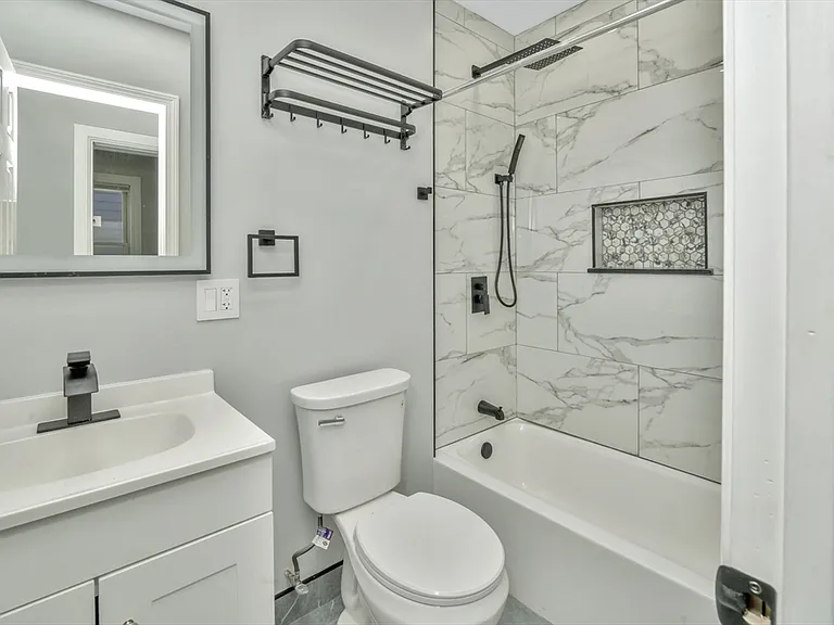 9 Ruthven St #2 — Photo 6