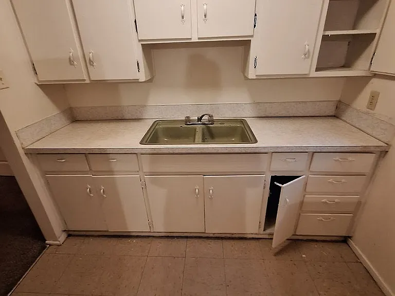 518 N Bowie Dr — Photo 9