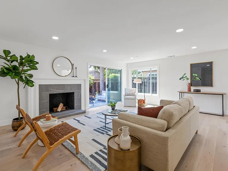 Living room alt