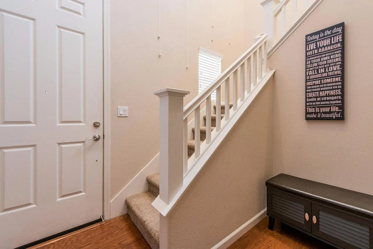 2 bed, 1371 sqft, $4,150 — Photo 3